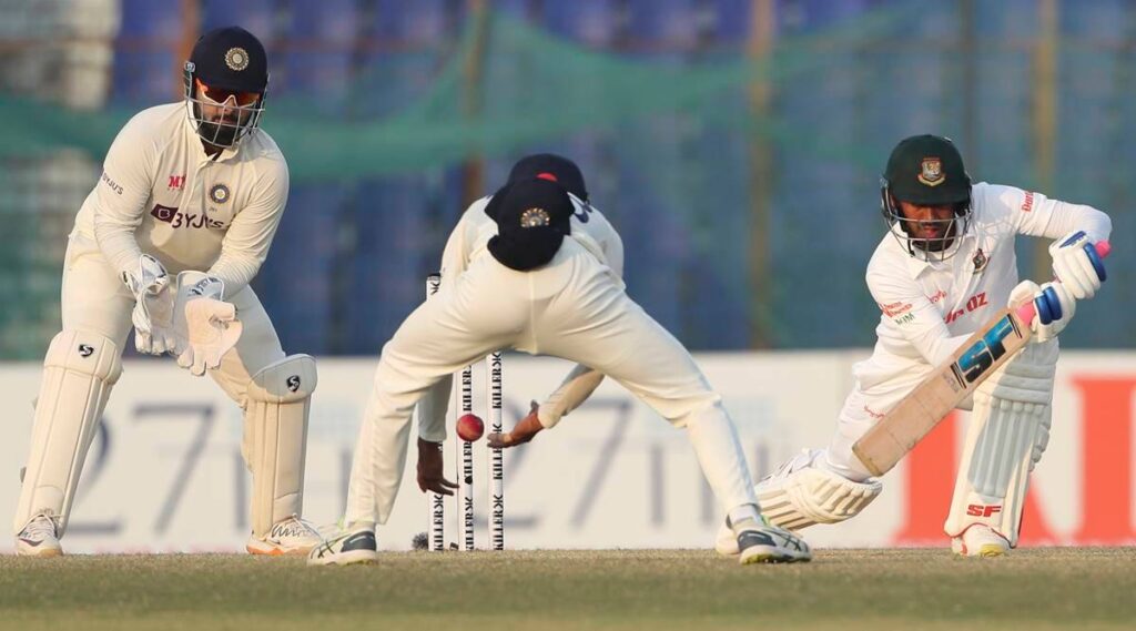 IND VS BAN: सिराज की हुई Bahas और विराट-पंत की जोड़ी ने किया कमाल। पढ़िए Right now 👍..